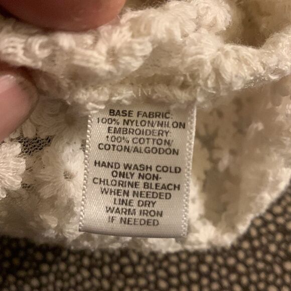 Ann Taylor, LOFT, embroidered blouse,large short sleeve, button front - Picture 5 of 6